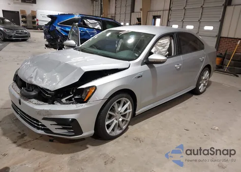 2018 Volkswagen Passat 2.0T R-Line/2.0T S z USA, uszkodzony, nr VIN 1VWAA7A30JC014111